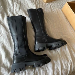 Wayde Black Leather Boots